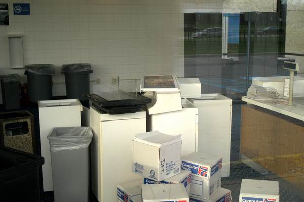 Showcase Cinemas Pontiac 6-12 - April 2003 (newer photo)